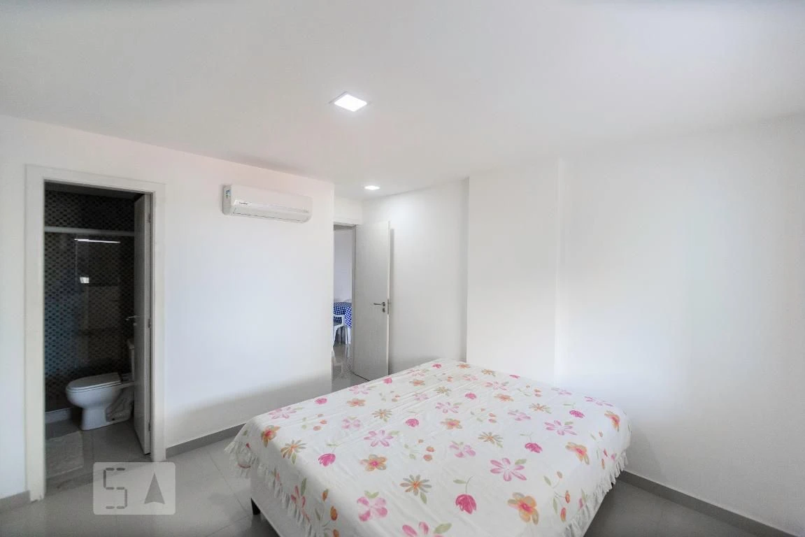 Unfurnished 3-bedroom apartment with a private BBQ — photo 17