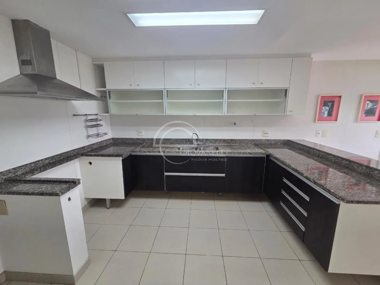 4-bedroom apartment with an enclosed gourmet balcony — photo 22