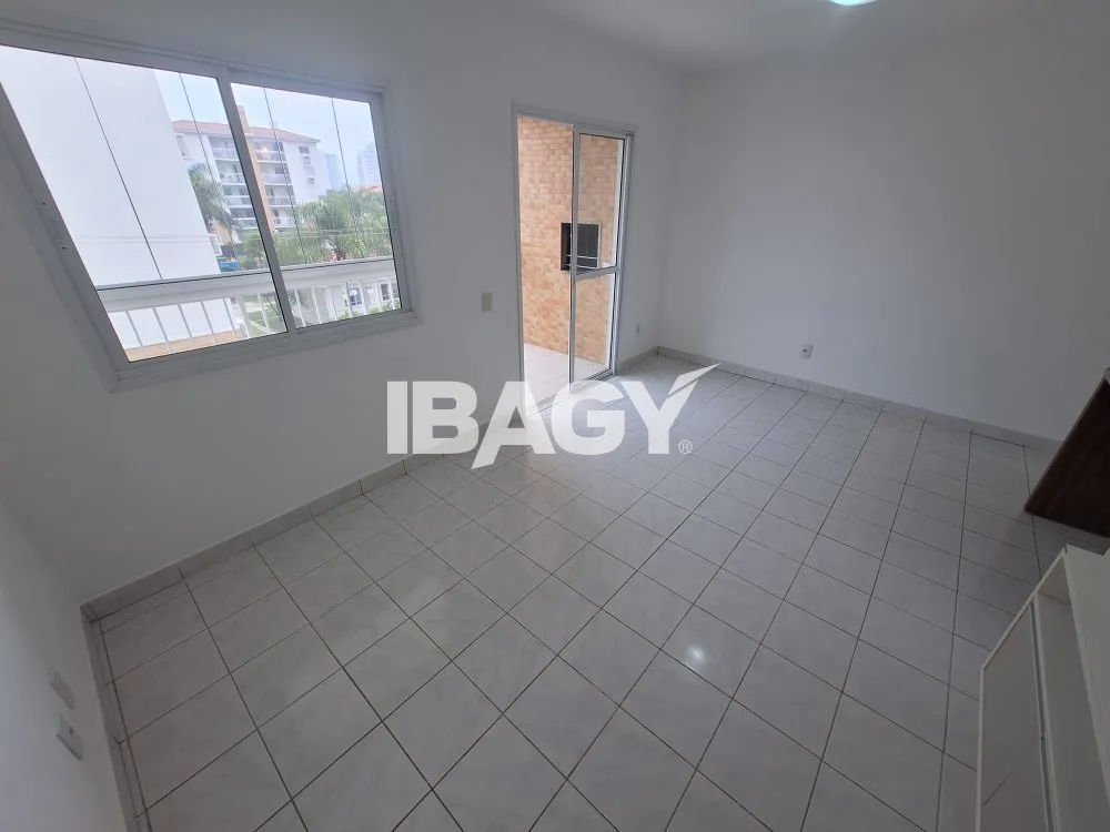 Apartamento de 2 dormitorios con balcón cerrado — photo 3