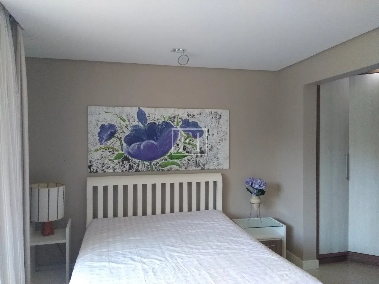 Furnished house, 450 m², with floor-to-ceiling windows — photo 23