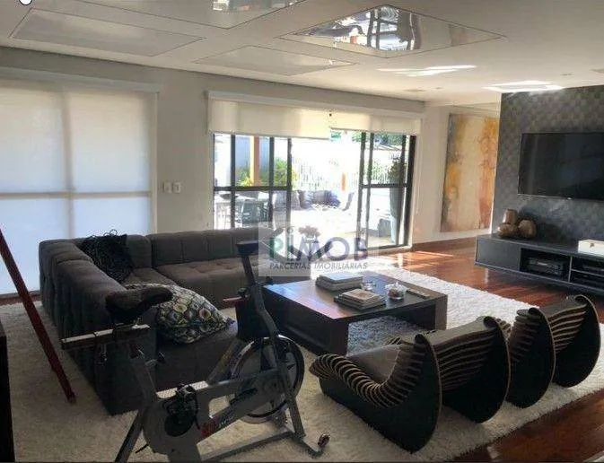 Top-floor apartment with 3 bedrooms and 330 m² — photo 41
