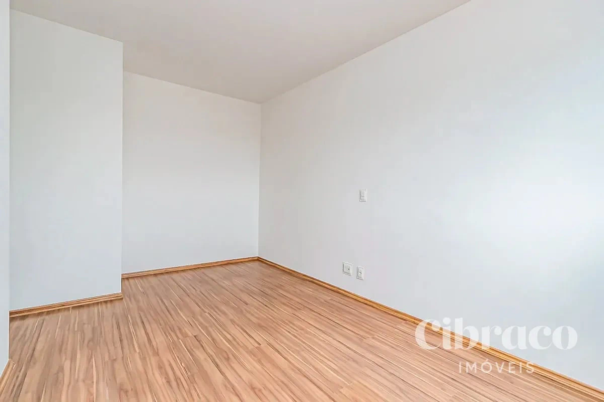 Glass-enclosed balcony in a 2-bedroom apartment, 69 m² — photo 23