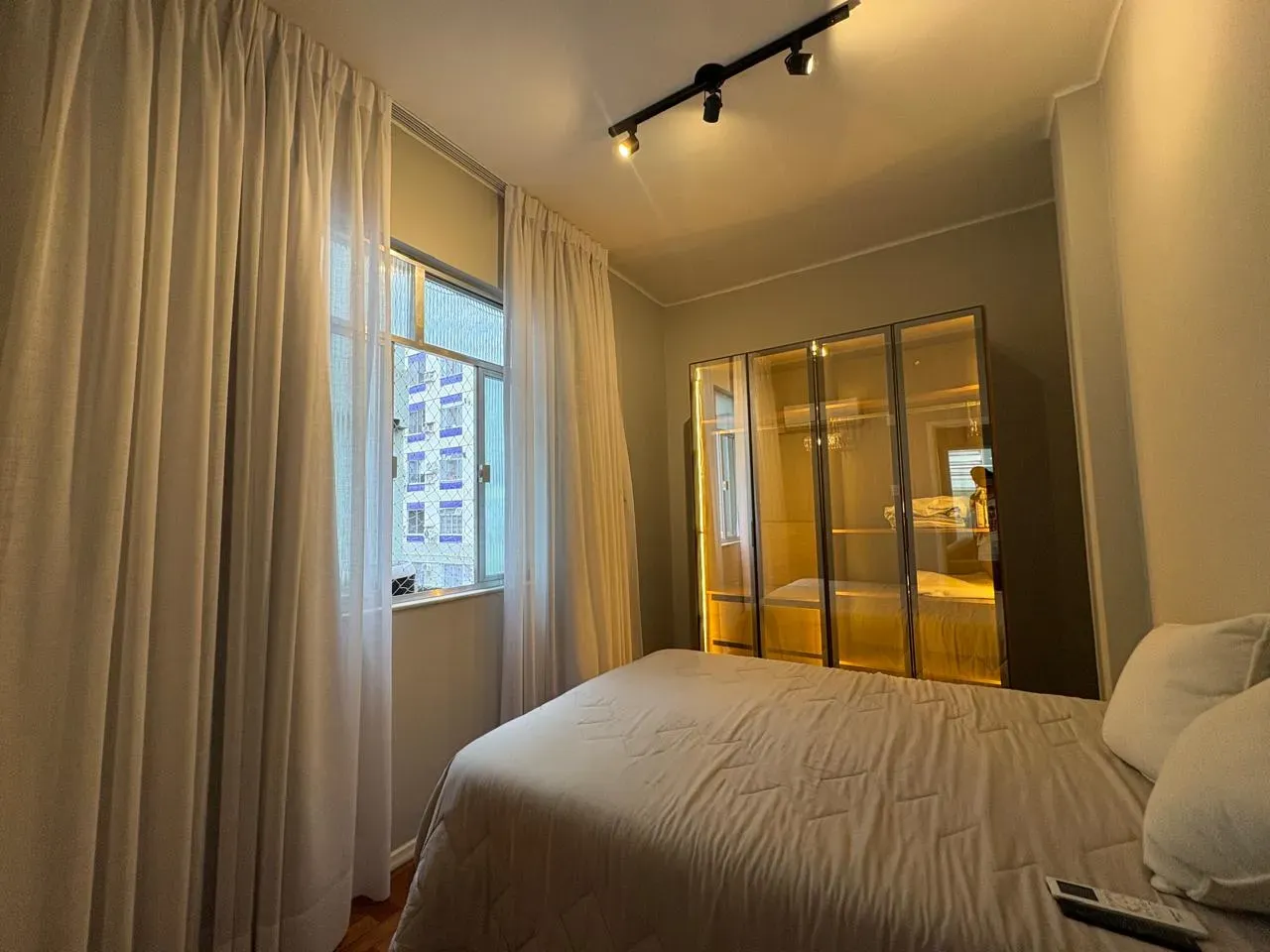 One-bedroom apartment with a washing machine — photo 3
