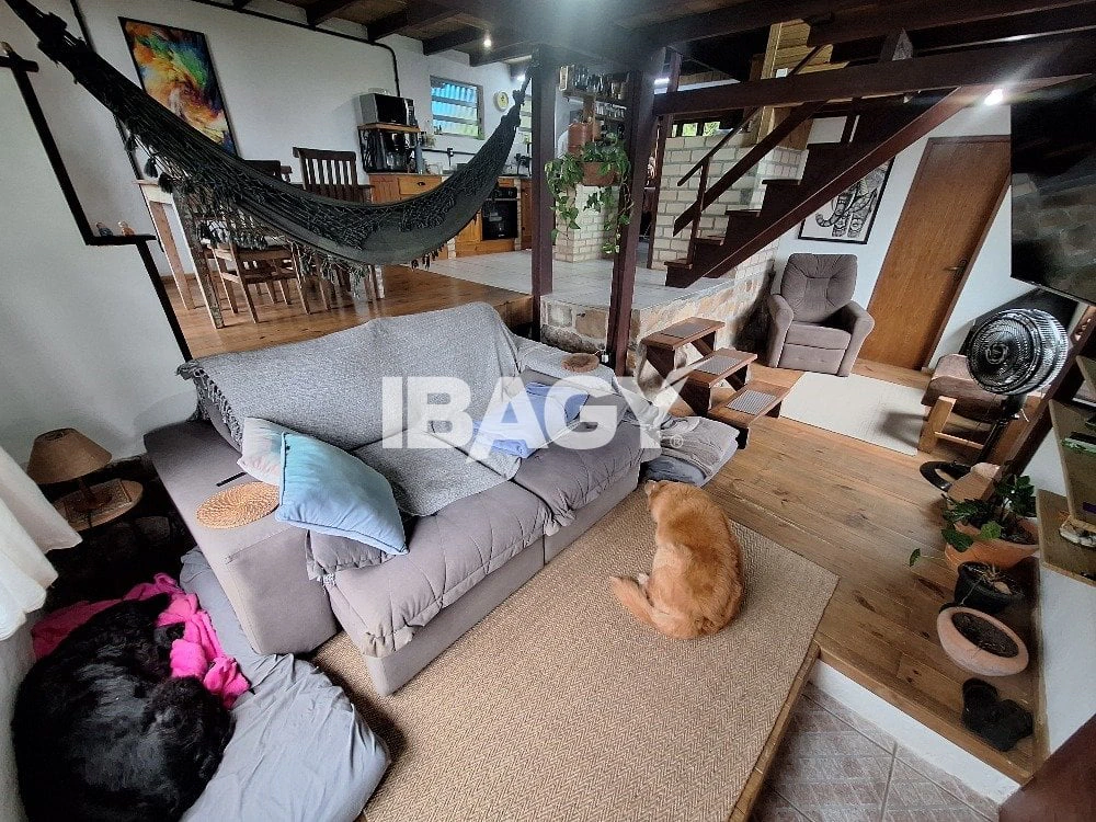 3-bedroom house with 200 m² and 2 parking spaces