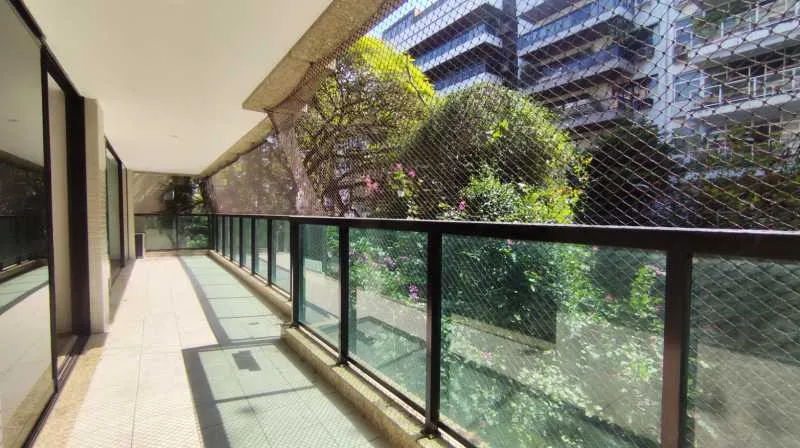 165 m² apartment with 3 bedrooms and 5 bathrooms — photo 18