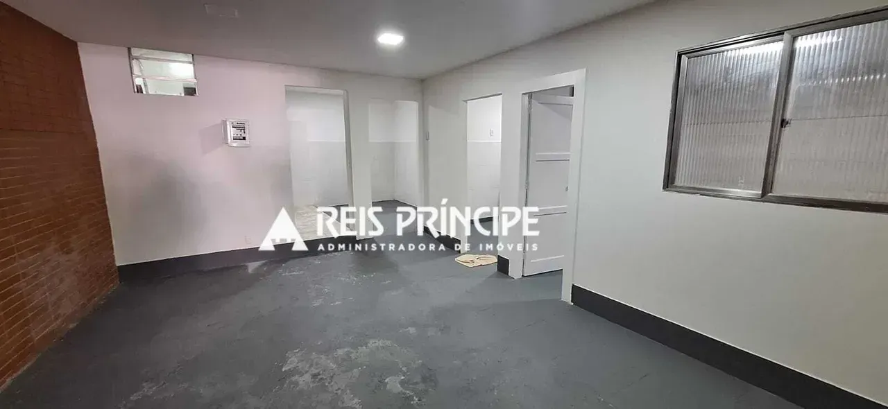 Unfurnished 200 m² house with 5 bedrooms and a balcony — photo 12
