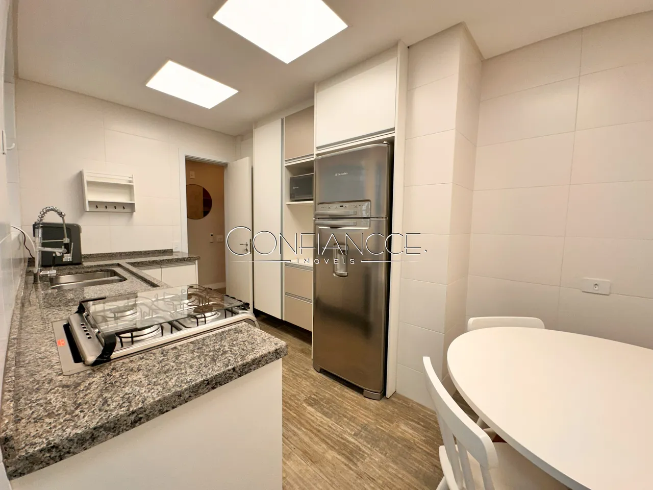 Apartamento en alquiler con 3 habitaciones y 137 m² — photo 7