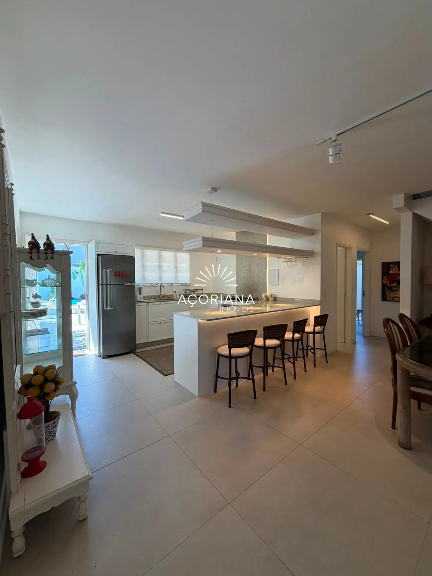 Furnished 600 m² house with 5 bedrooms and an integrated kitchen — photo 80