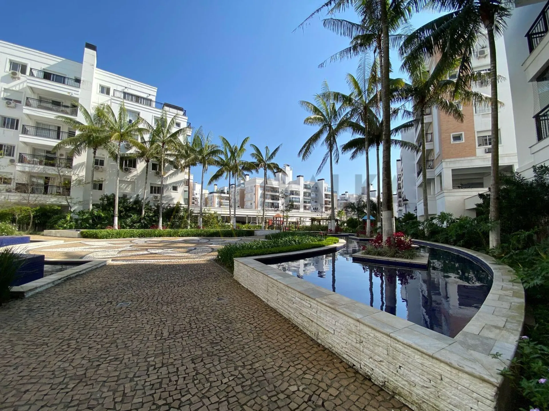 337 m² apartment with 3 en-suite bedrooms and 2 parking spots — photo 19