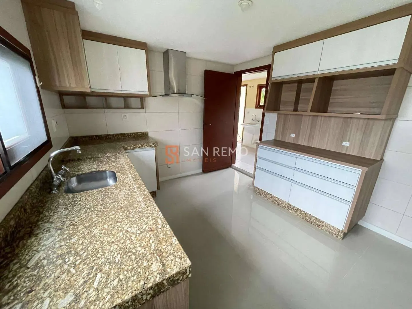 House with 4 bedrooms and 1 en-suite, 600 m² — photo 28