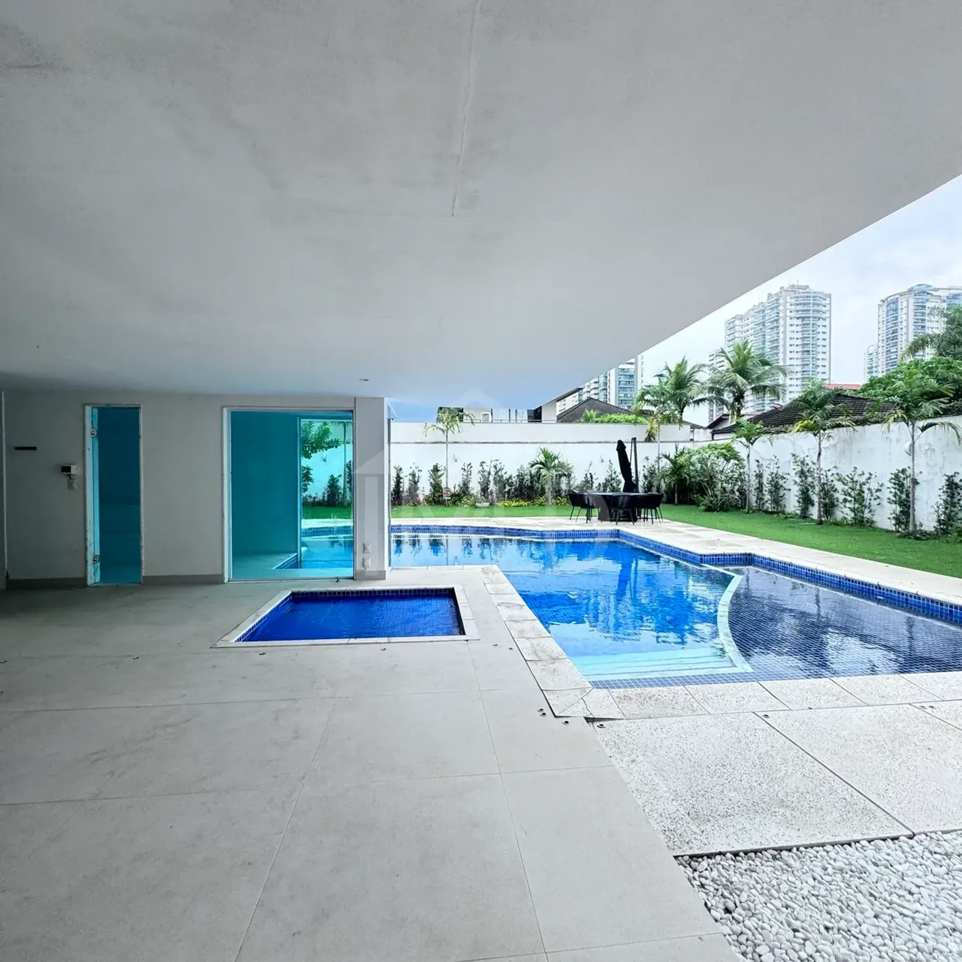 Casa amueblada con 5 dormitorios y 5 baños, balcón acristalado — photo 33