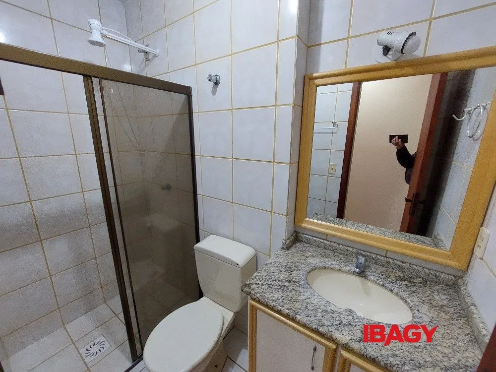 Квартира с 2 спальнями, балконом и встроенным грилем — photo 18