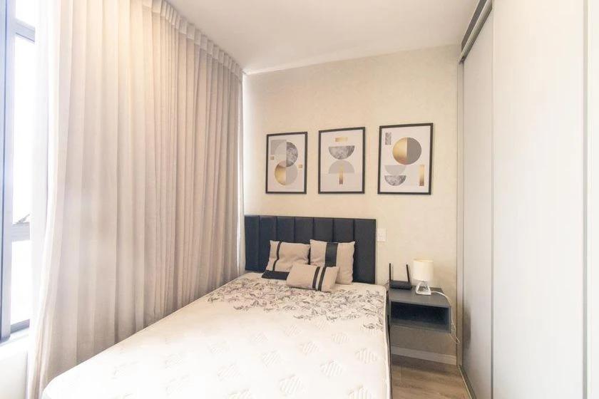 Estudio amueblado con 1 dormitorio y cocina compacta — photo 6