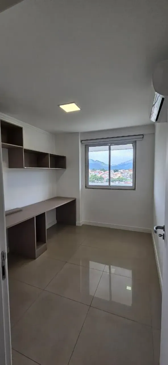 Apartamento con 4 dormitorios y balcón bien cuidado — photo 12