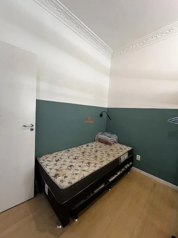 One-bedroom apartment with a washing machine — photo 3