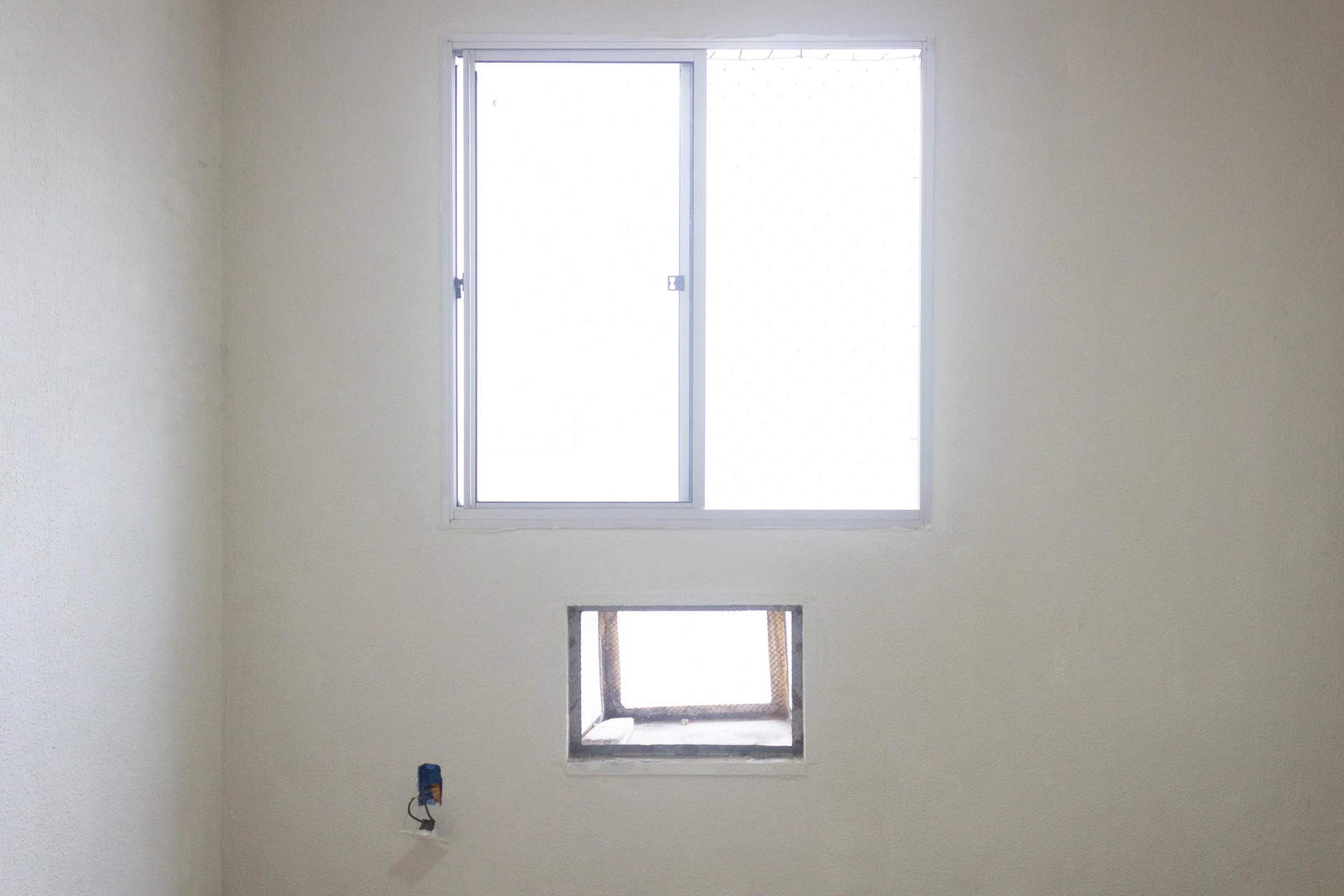2-bedroom apartment in a building with a pool — photo 14
