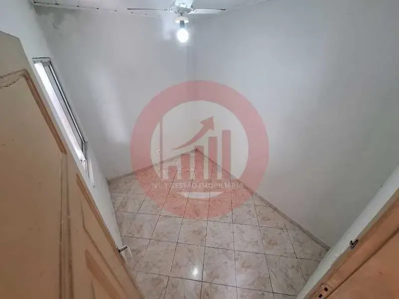 2-bedroom, 1-bath rental with no parking space — photo 17