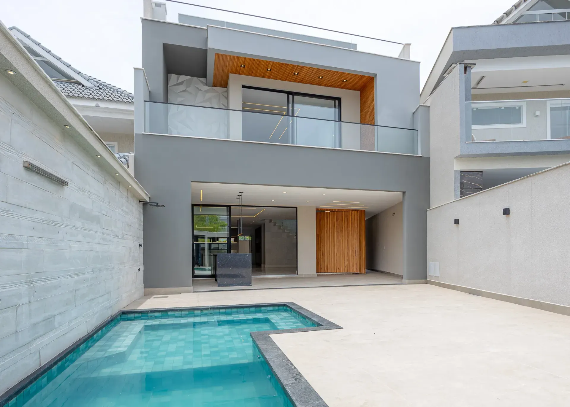 Furnished house with 5 suites and floor-to-ceiling windows — photo 28