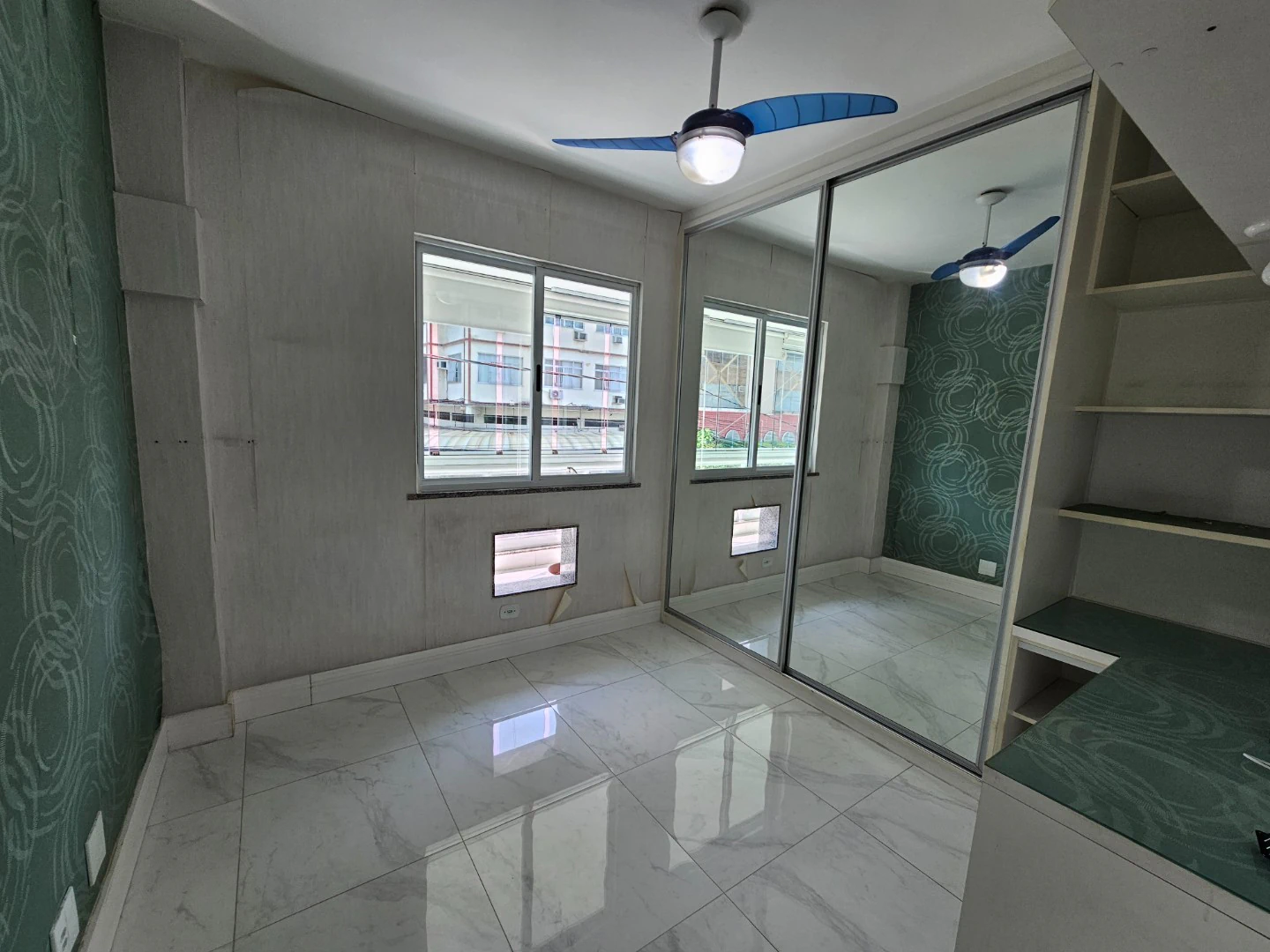 3-bedroom apartment with an en-suite and glass balcony — photo 6