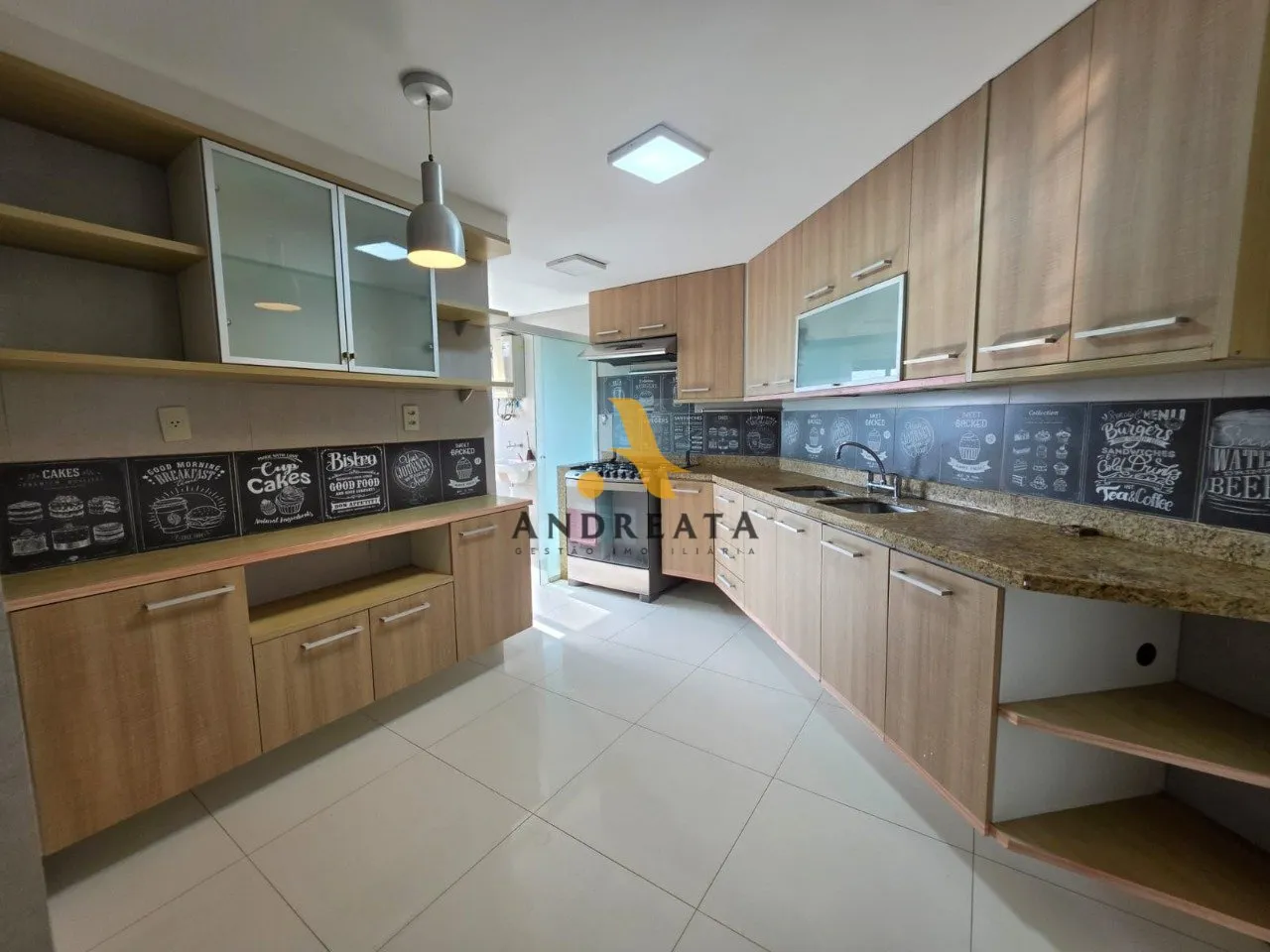 Apartment on the 5th floor with a glass-enclosed balcony — photo 2