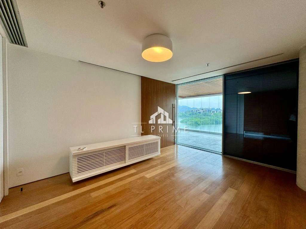 Furnished 1-bedroom apartment with an enclosed balcony — photo 14