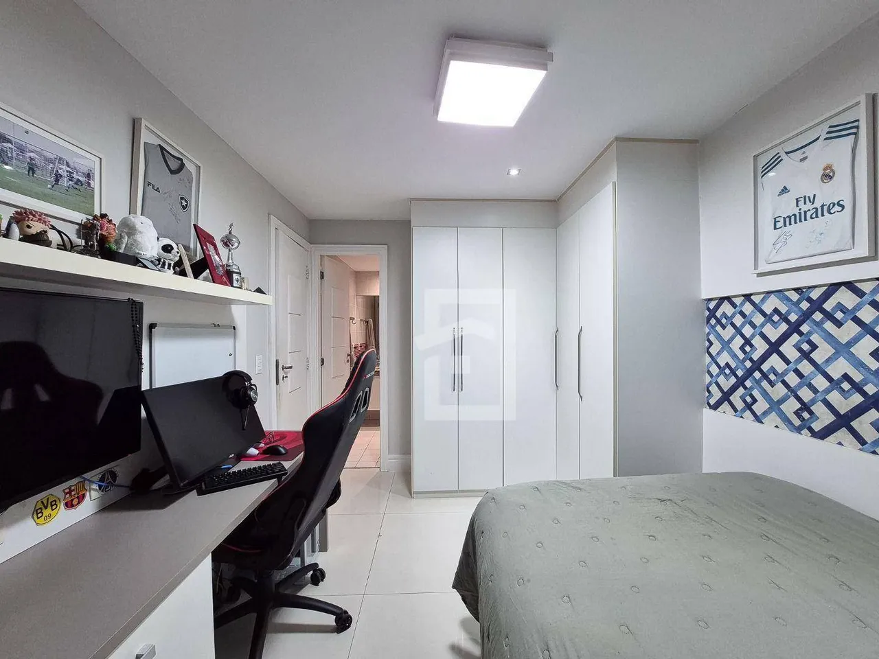 Duplex penthouse with 4 bedrooms and open-plan kitchen — photo 11