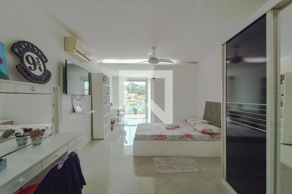 460 m² house with a water view and a private pool — photo 18