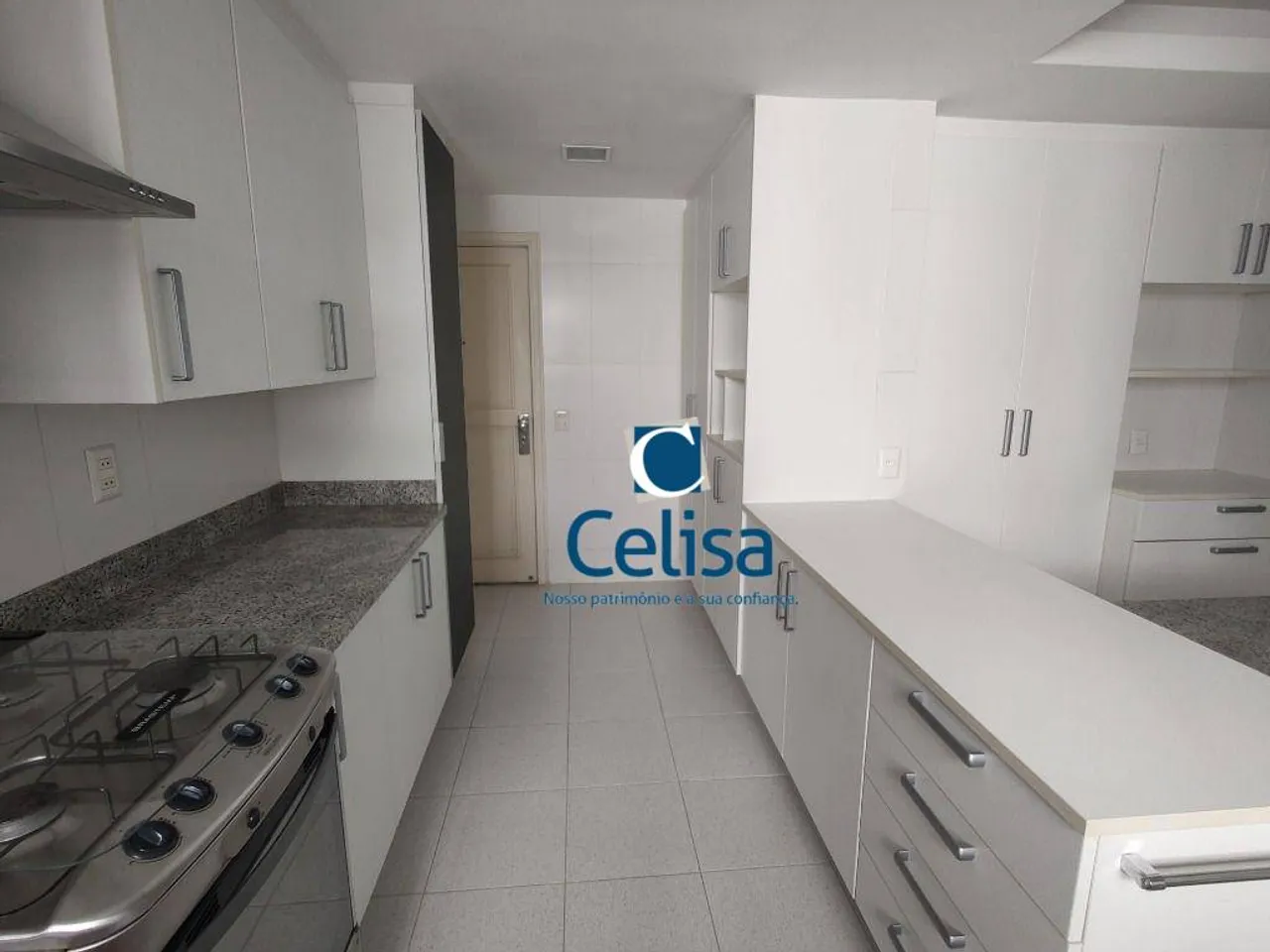 294 m² apartment with 3 bedrooms and 4 bathrooms — photo 12