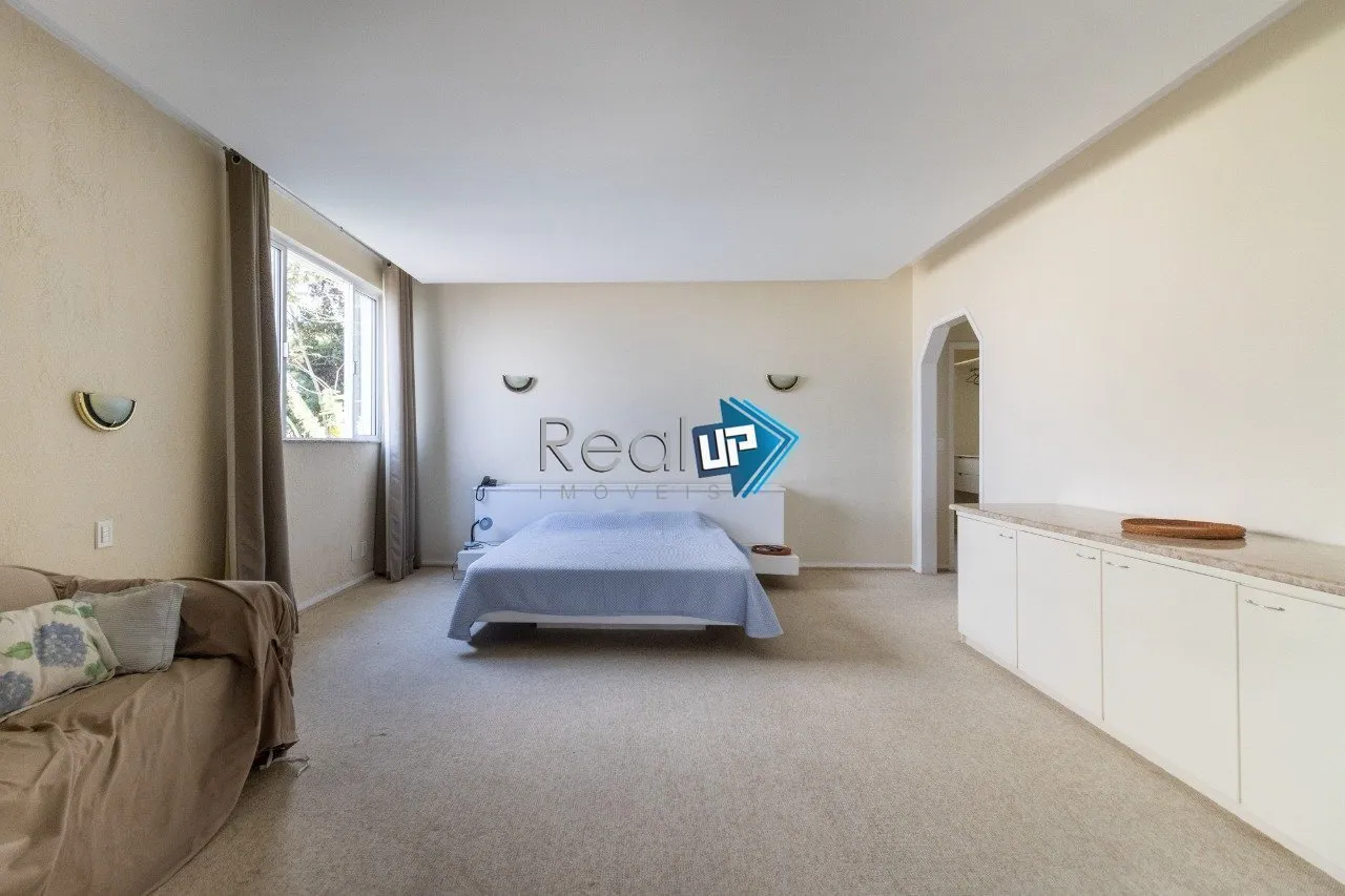 Condominium house with 5 bedrooms and 1081 m² plus laundry — photo 38