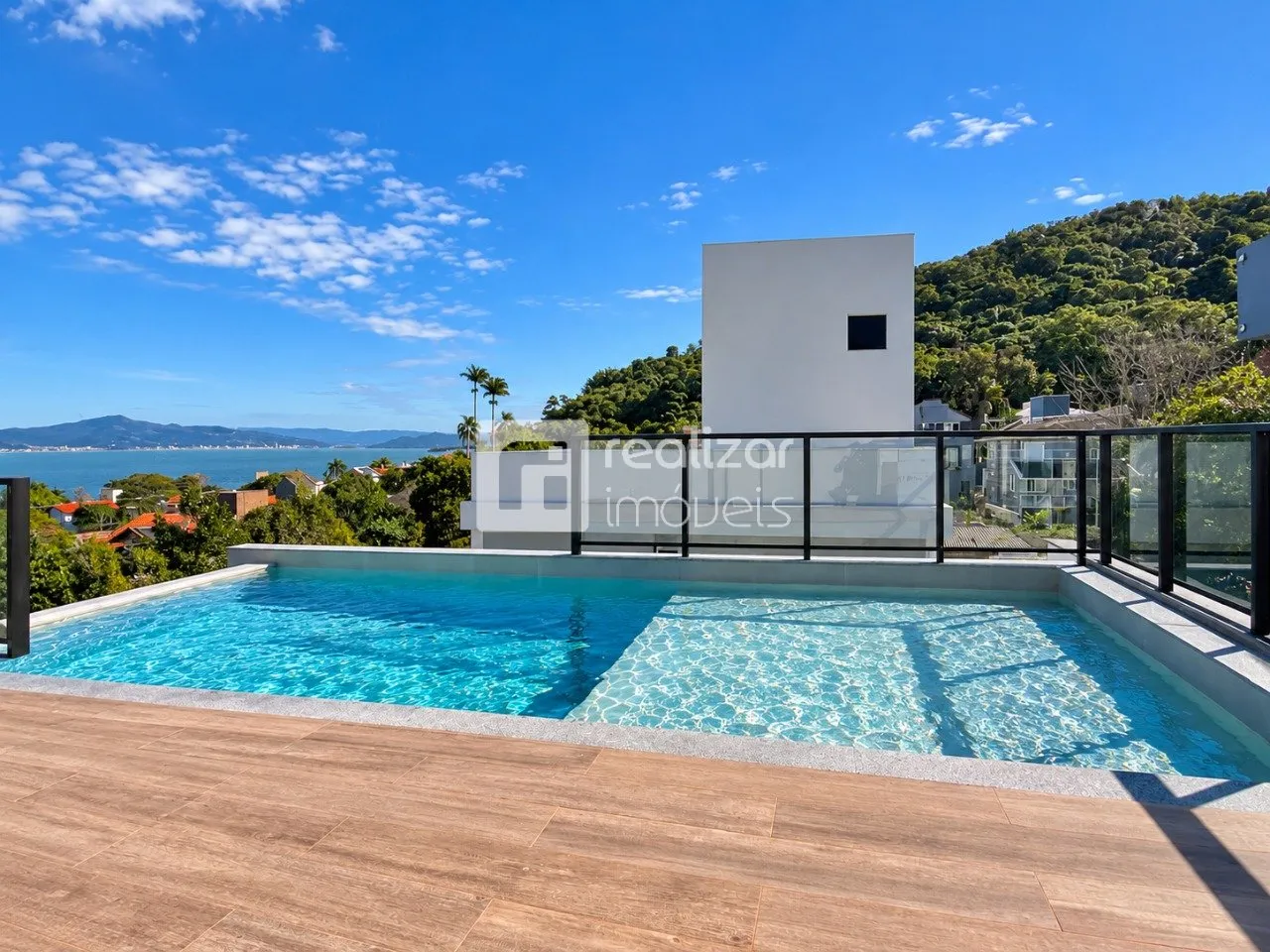 Furnished apartment, 32 m², with a glass-enclosed balcony — photo 8