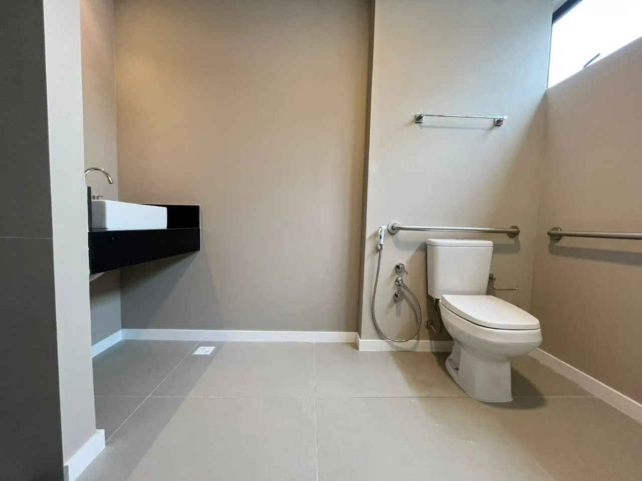 Apartamento de 1 dormitorio con cocina abierta y 58 m² — photo 25