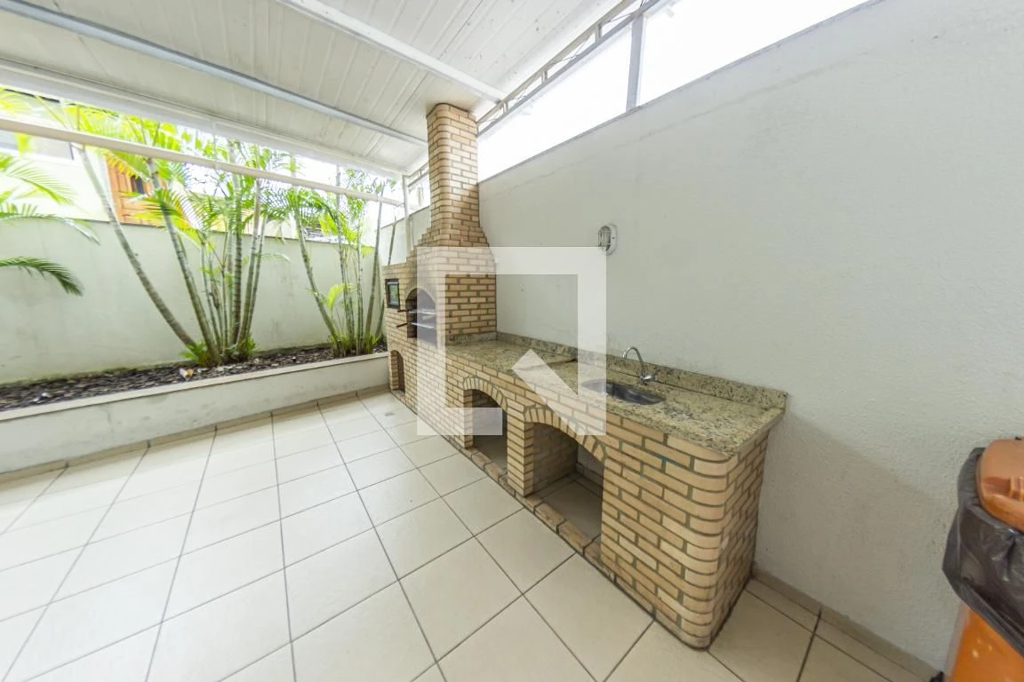 Furnished 2-bedroom apartment with 1 bath and parking — photo 13