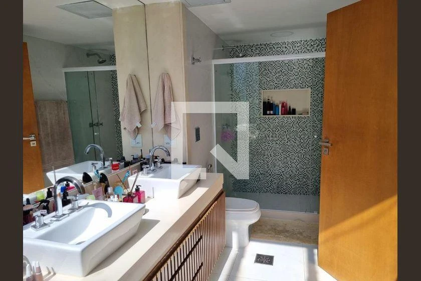 Rental apartment with 4 bedrooms, 360 m² and a balcony — photo 40