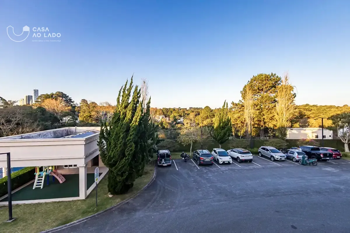 House with 629 m², 4 bedrooms and a balcony — photo 32