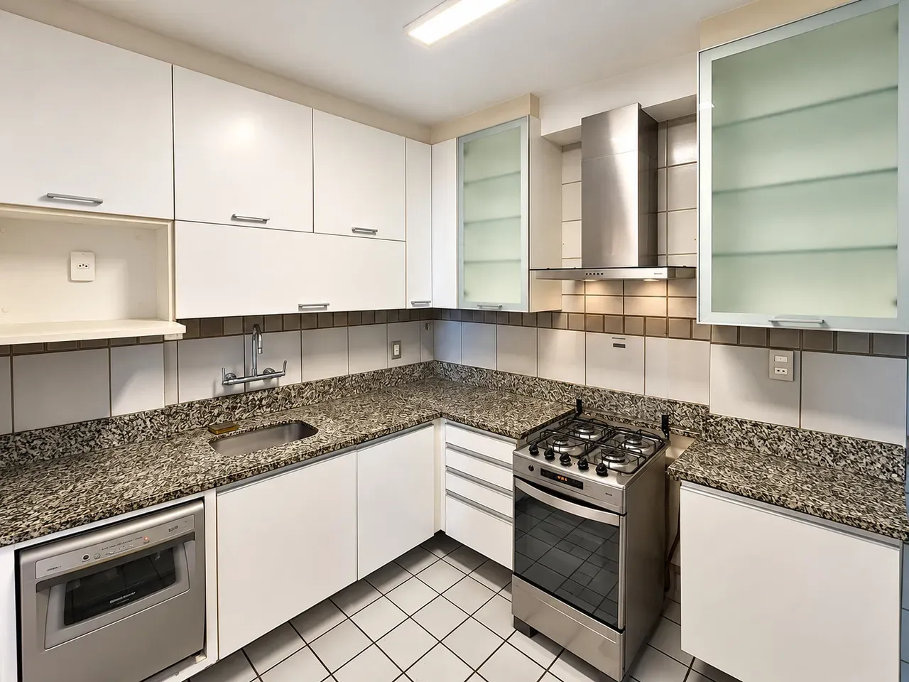 3-bedroom apartment with a dishwasher in Rio de Janeiro — photo 2