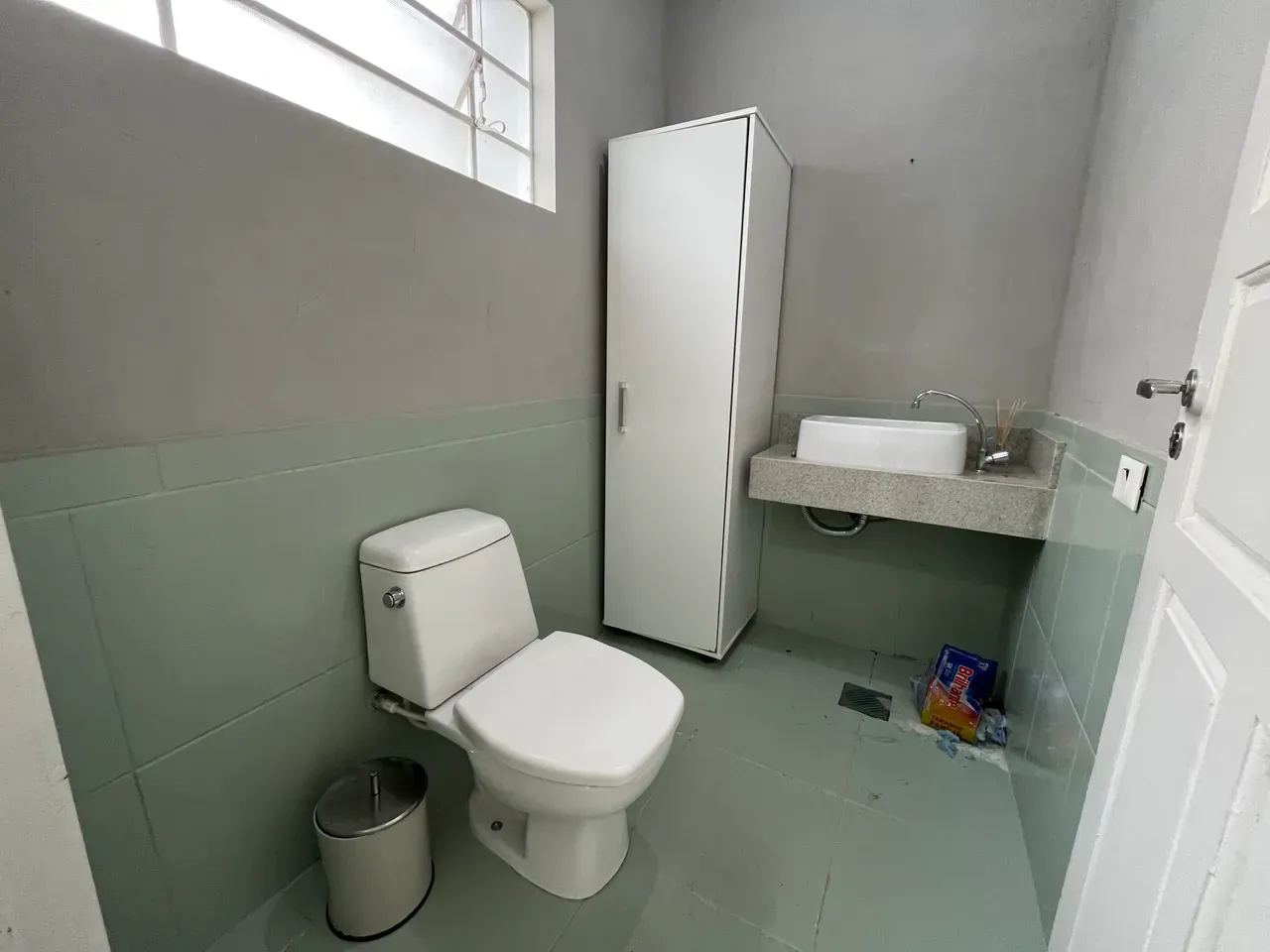 Unfurnished commercial house with 5 bedrooms and 2 baths — photo 3