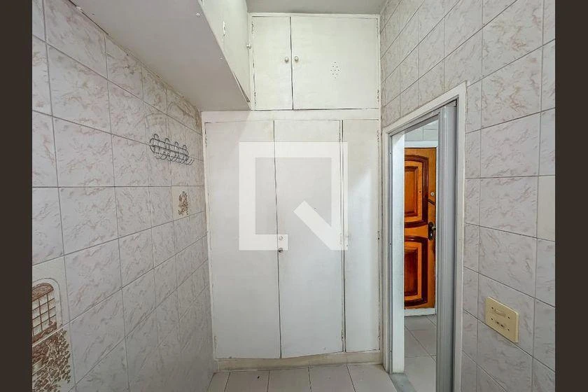 Квартира з 2 спальнями та дерев'яною підлогою або ламінатом — photo 21