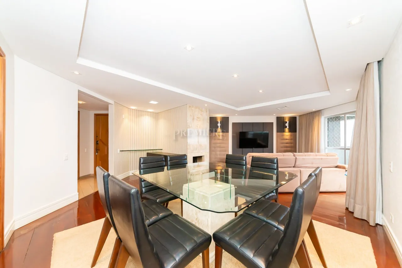 Apartamento de 4 dormitorios con balcón, 265 m² y 2 plazas