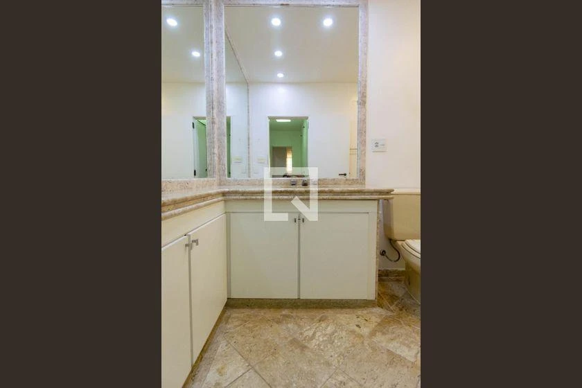 Rental apartment with 4 bedrooms and 4 bathrooms — photo 41