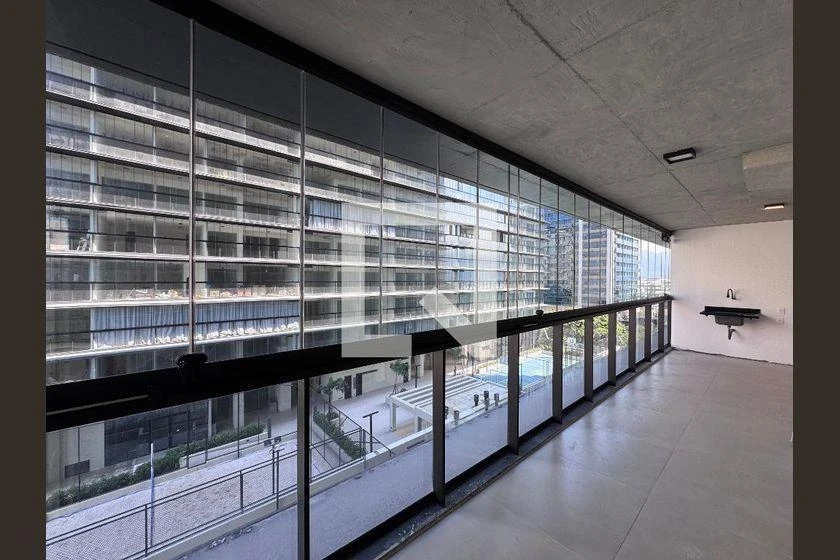 98 m² apartment with 3 bedrooms and a glassed-in balcony — photo 12