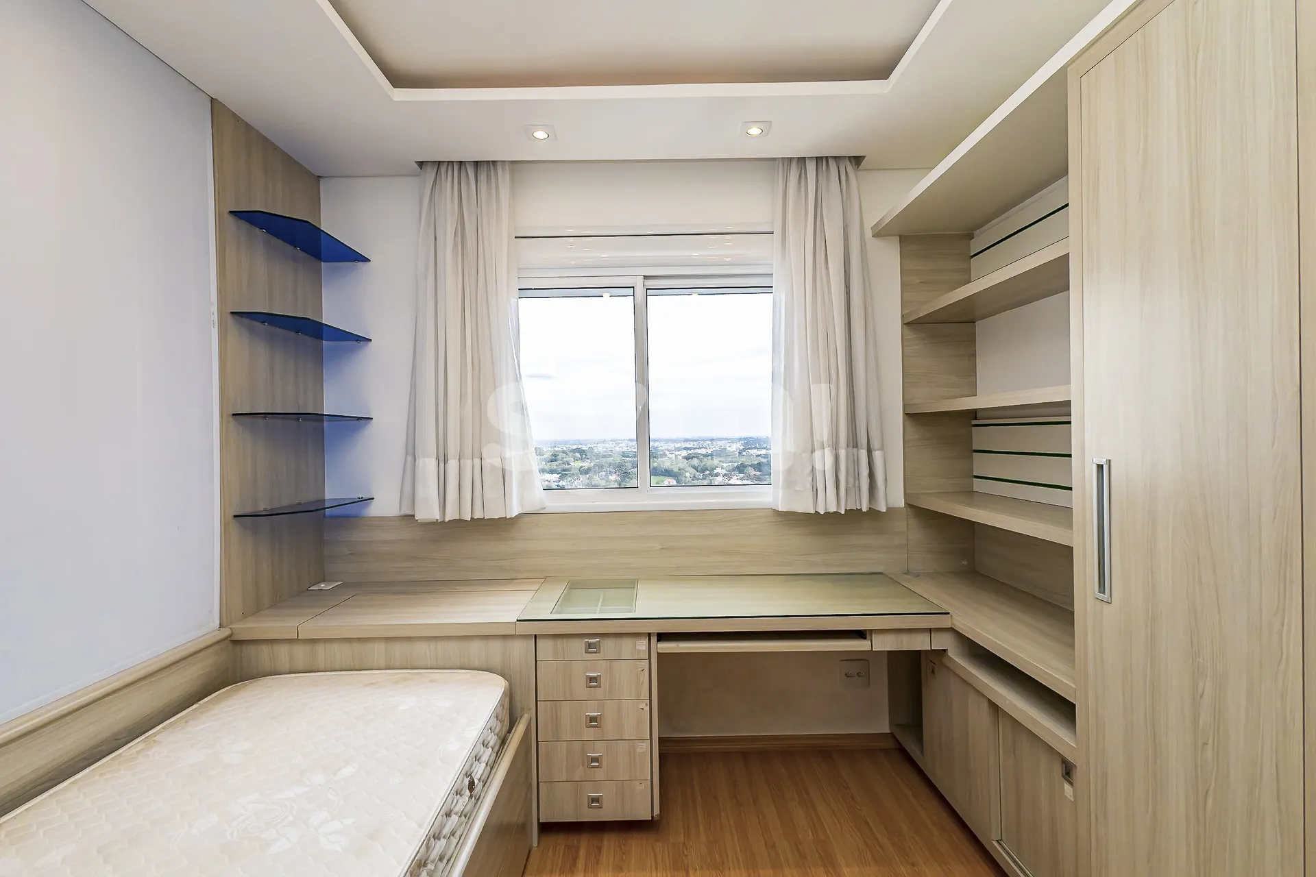 3-bedroom apartment with private BBQ on balcony — photo 13