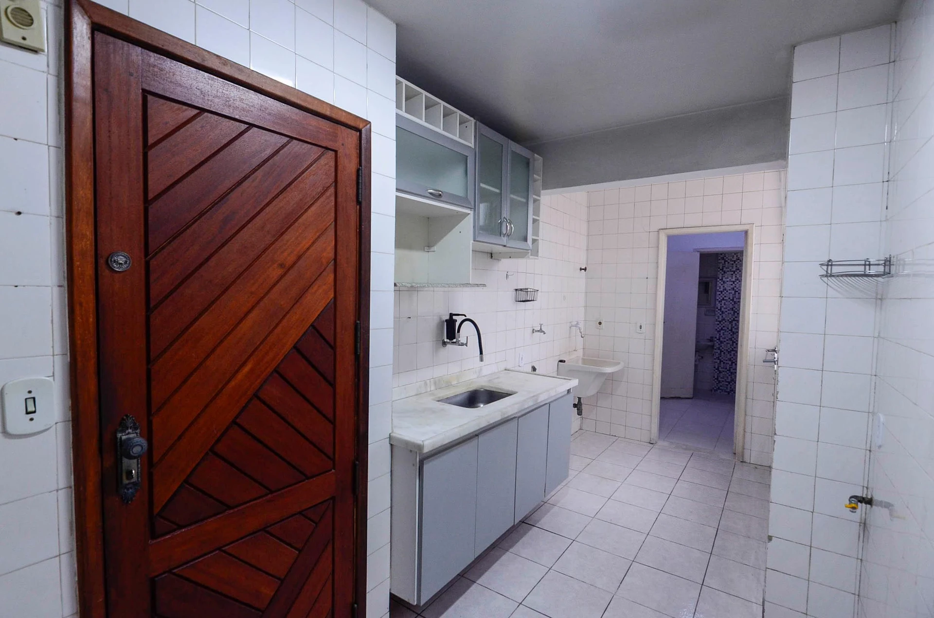 Unfurnished apartment with 2 bedrooms and a balcony — photo 5
