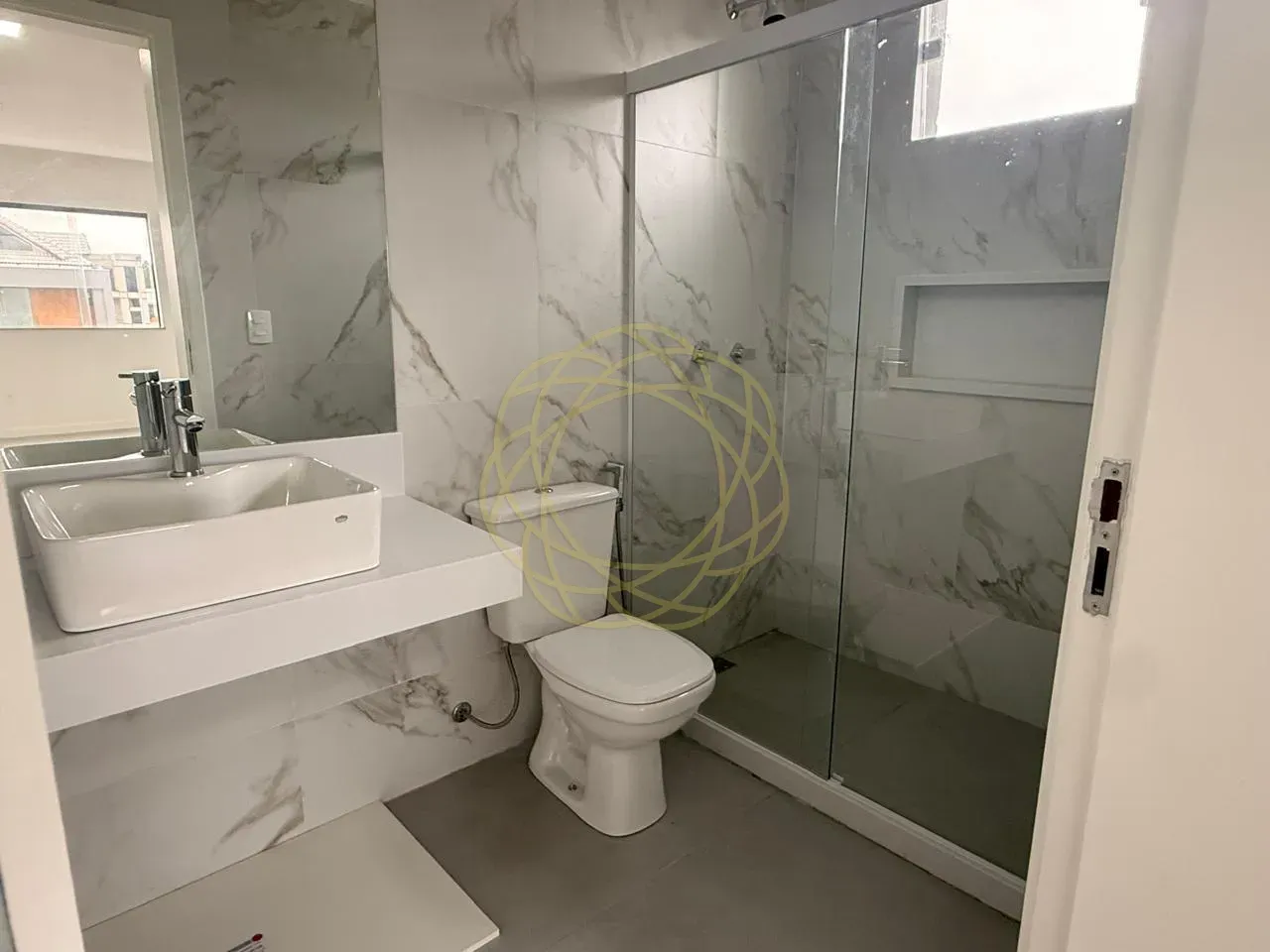 Casa com 4 quartos e 5 banheiros, 280 m² — photo 28