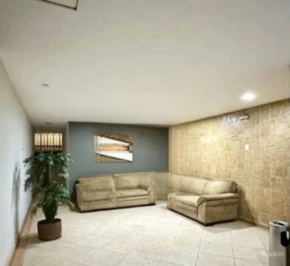 3-bedroom apartment with closed kitchen and laundry area — photo 24