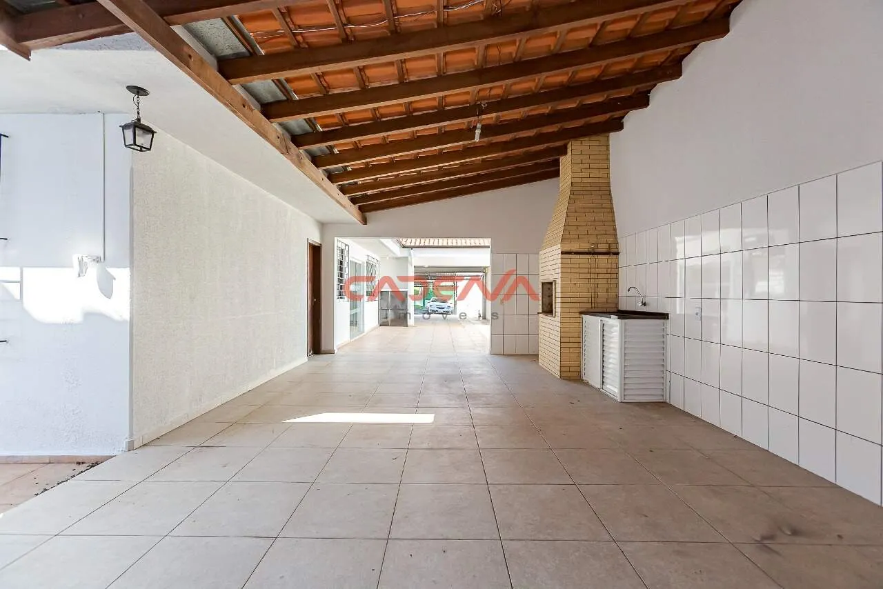 House with 3 bedrooms and built-in kitchen cabinets — photo 20
