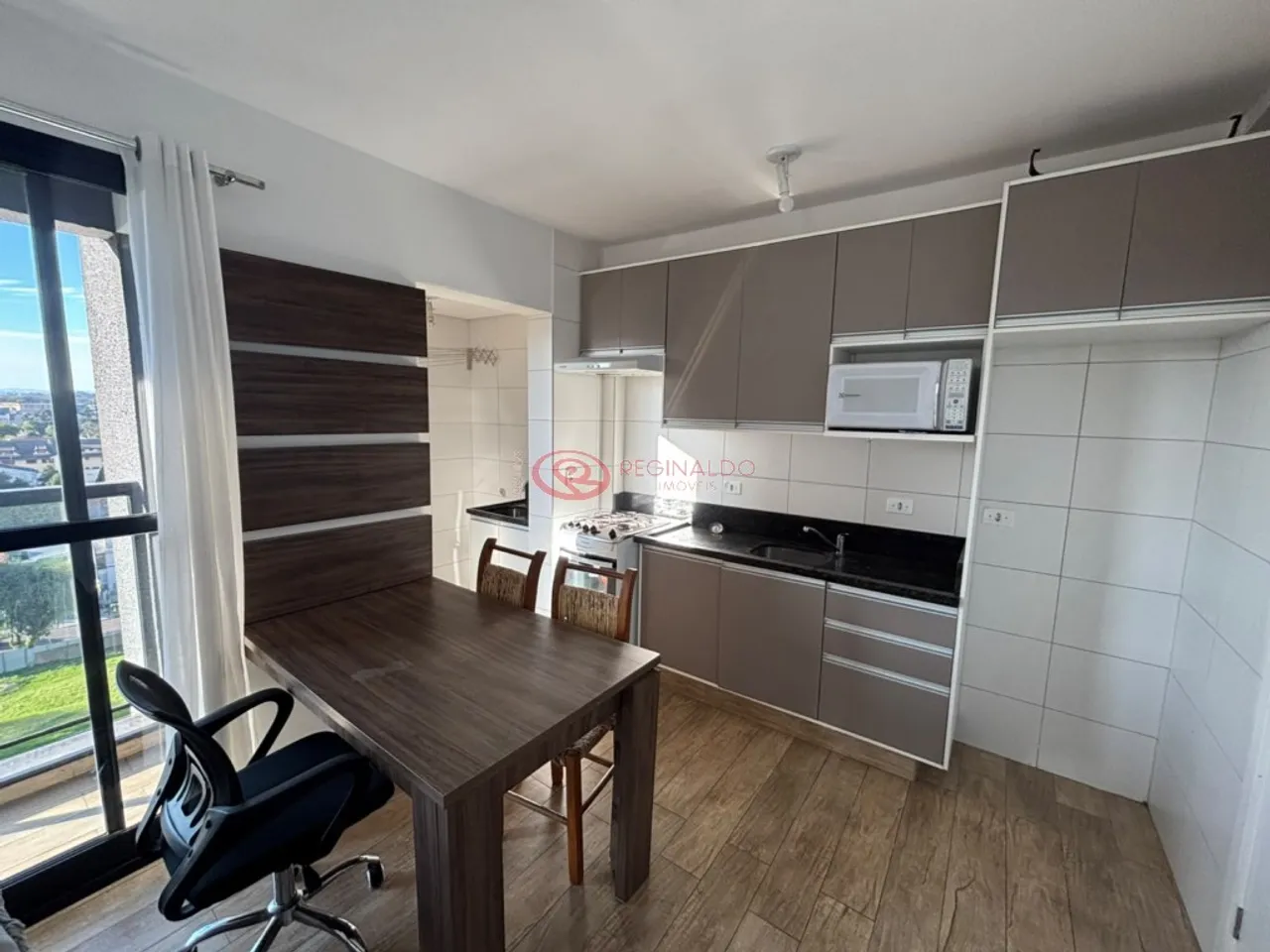 2-bedroom apartment with an open-plan kitchen and 1 parking spot — photo 2