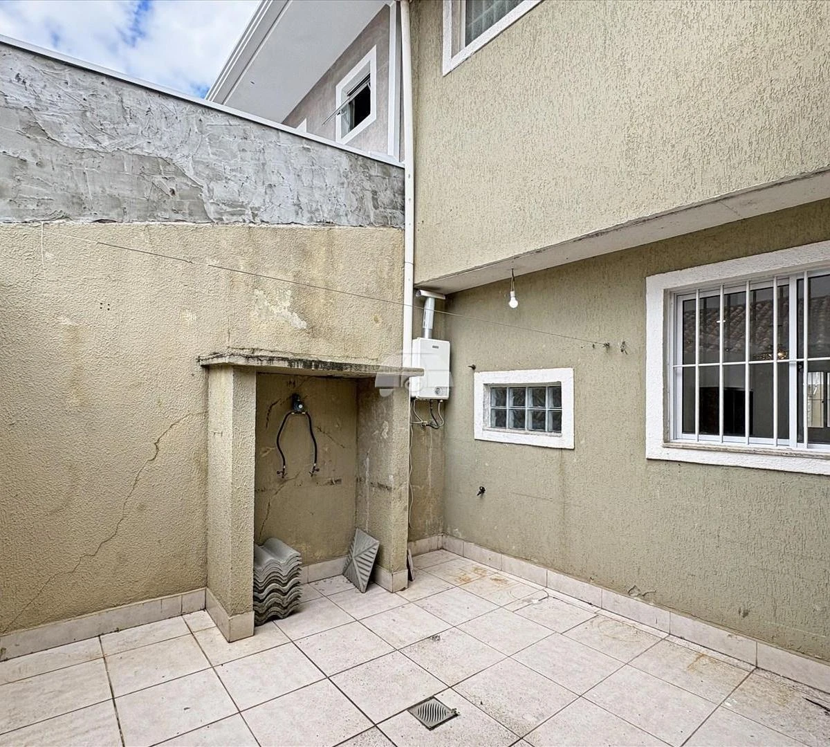 Casa de 178 m² com banheira e varanda envidraçada — photo 3