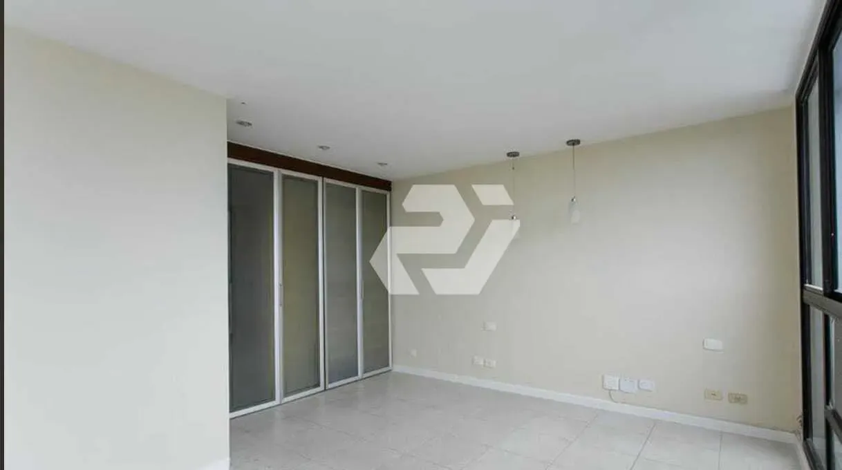 Apartment with 3 bedrooms, 5 bathrooms and balcony — photo 18