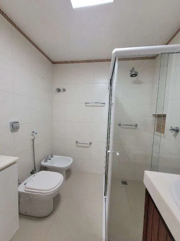 Apartamento com 2 dormitórios e 75 m², cozinha separada — photo 8