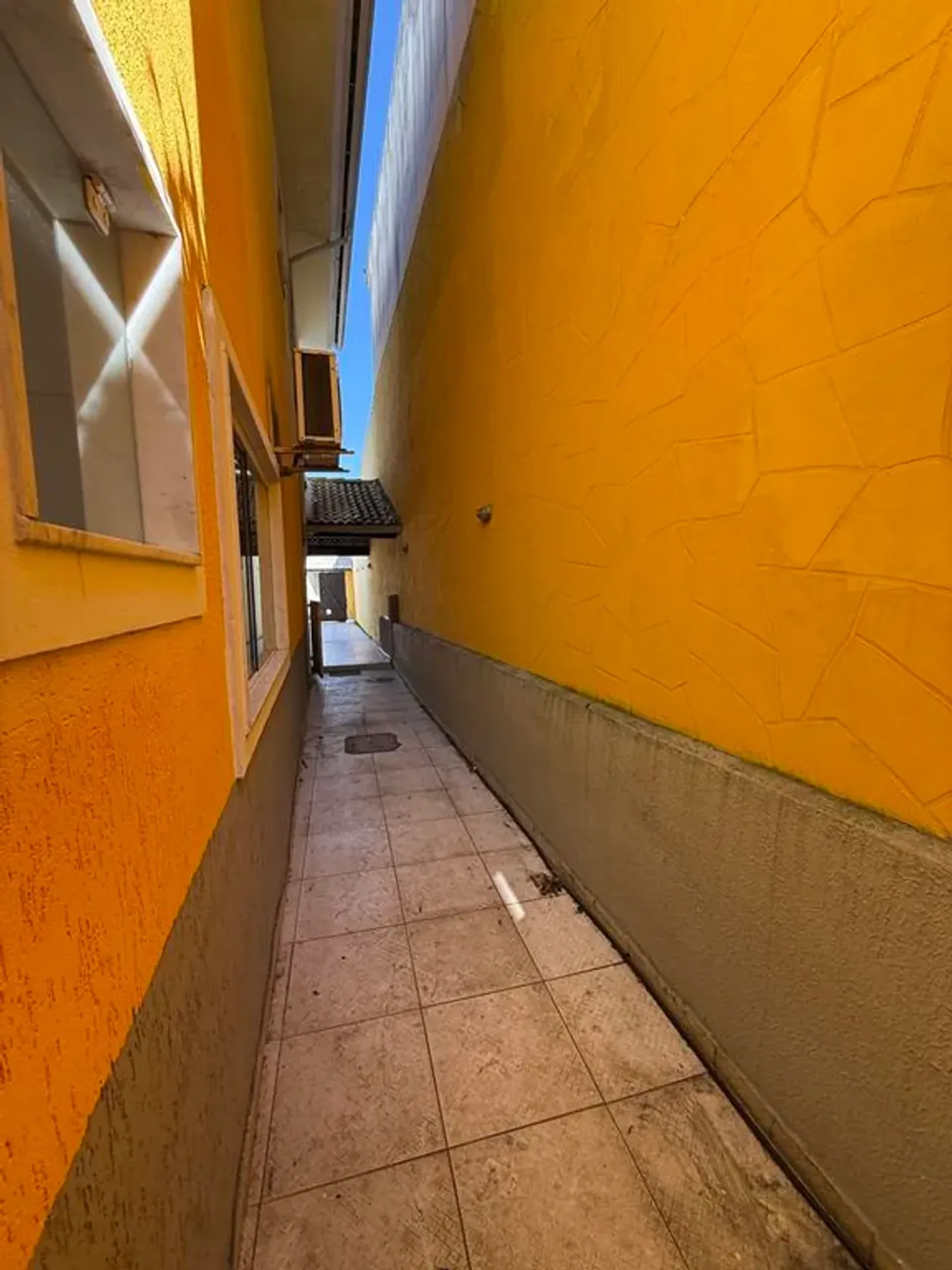 Duplex house with 4 bedrooms and 5 bathrooms — photo 24